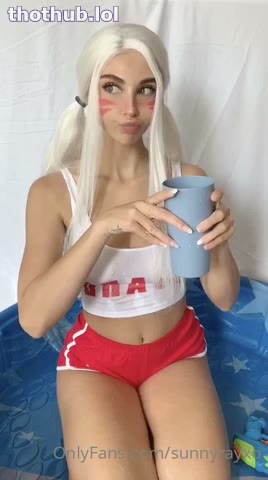 Watch Sunny Ray hot big ass tease