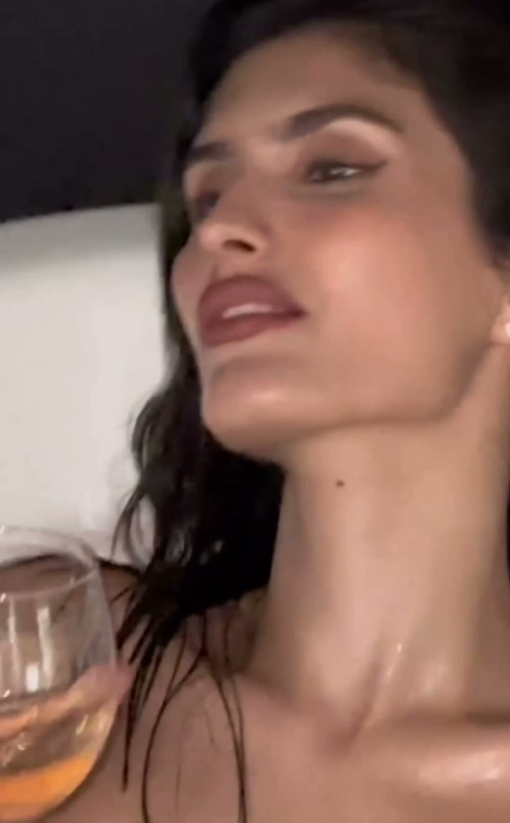 Watch Yael Cohen – Nude show in bathub…