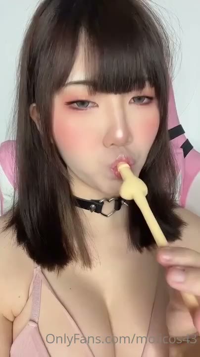 Watch moiicos43 sucks on a mini cock popsickle