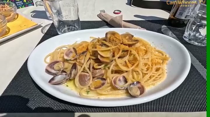 Watch A pranzo e passeggiata con moglie esibizionista senza s