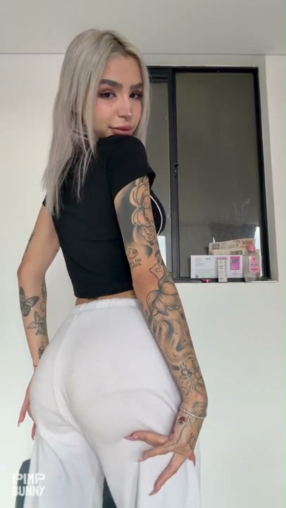 Watch Barbie Vampi Striptease To Shows Off Her Hot Body