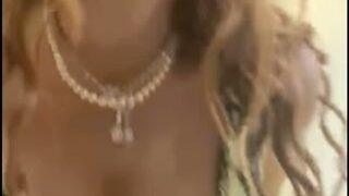 Bella Thorne – Sexy with erotic body