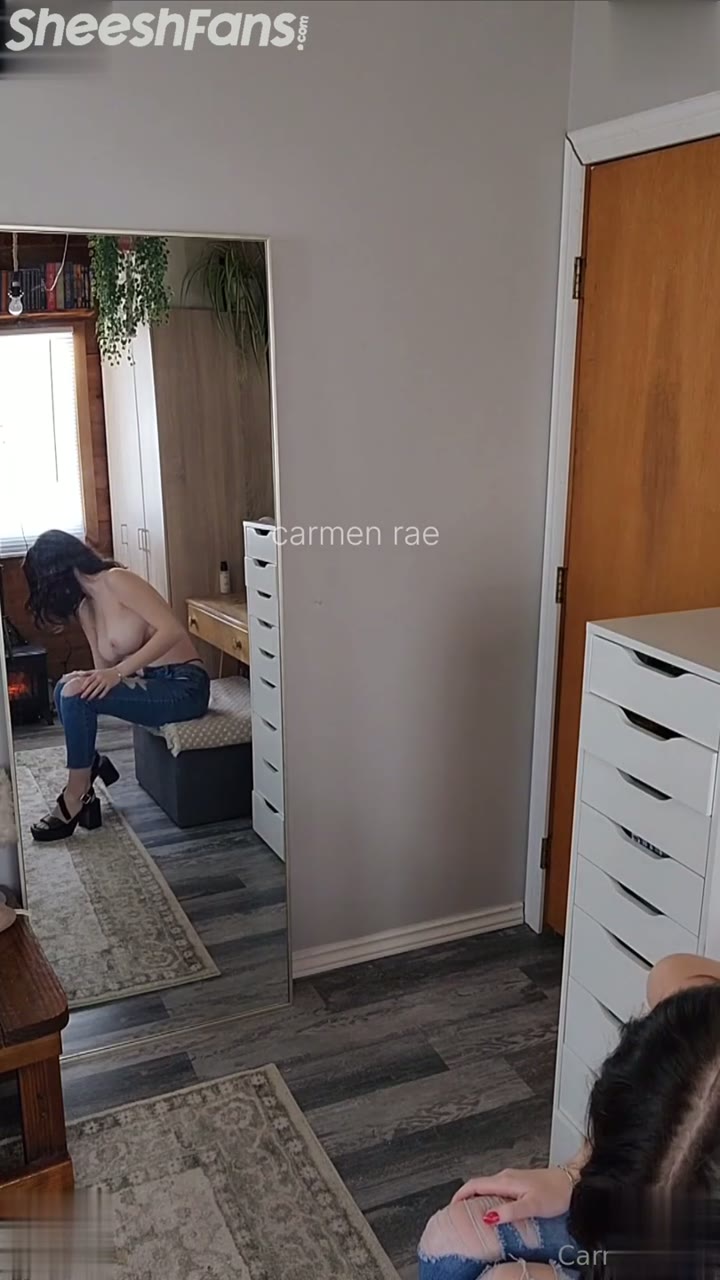 Watch Carmen Rae Teases With Her Jiggly Boobs