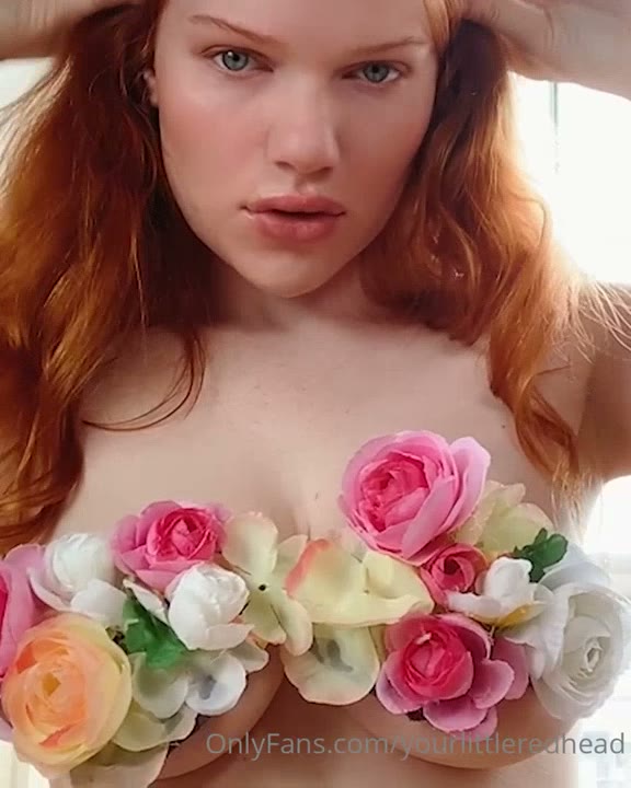 Watch Levi Coralynn’s Seductive Poses in Flower Lingerie with Big Tits