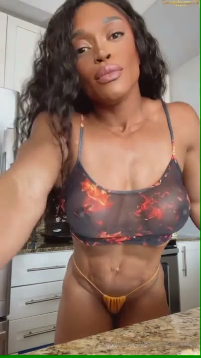 Watch Lola Fit 4
