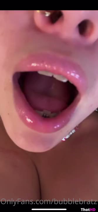 Watch Maddiebubz Close-Up Cleavage OF