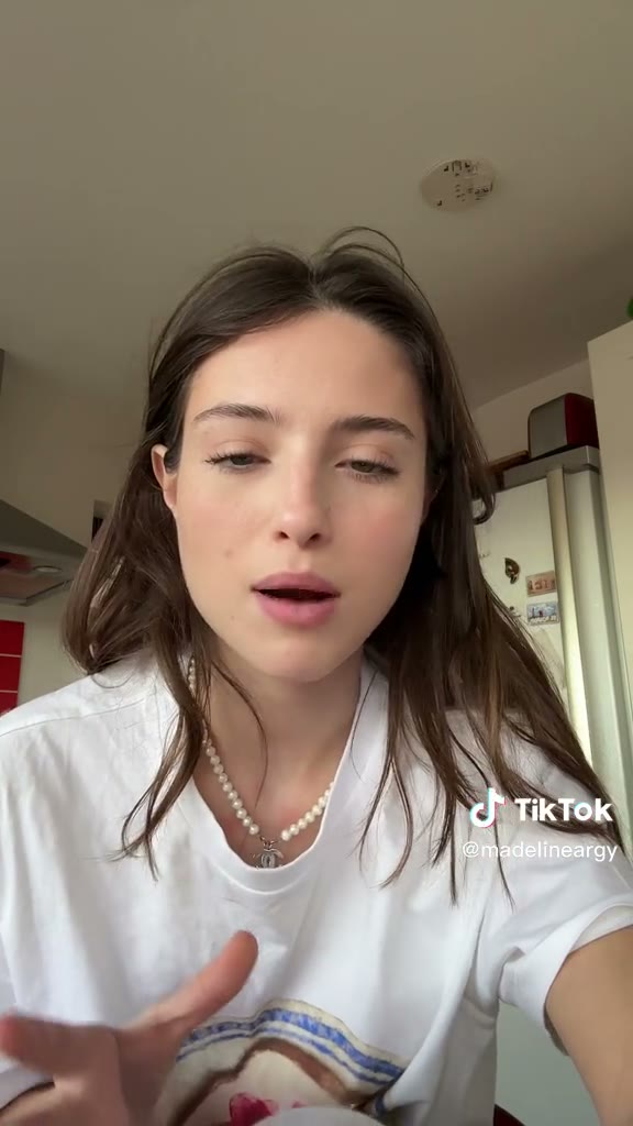 Watch Madeline Argy – Sexy in bedroom…