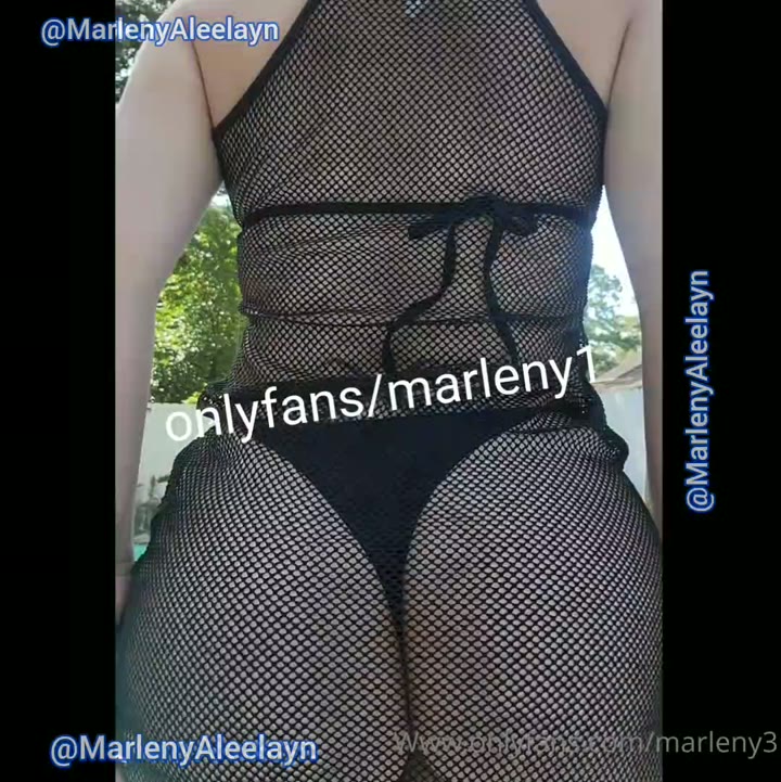 Watch Marleny sexy in pool…