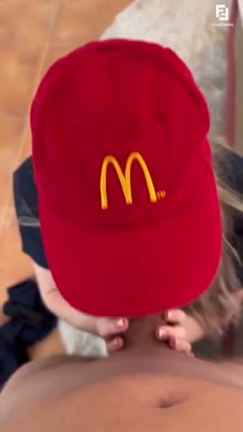 Watch Noa Maes Gets Fucked By A Customer While Delivering Fast Food