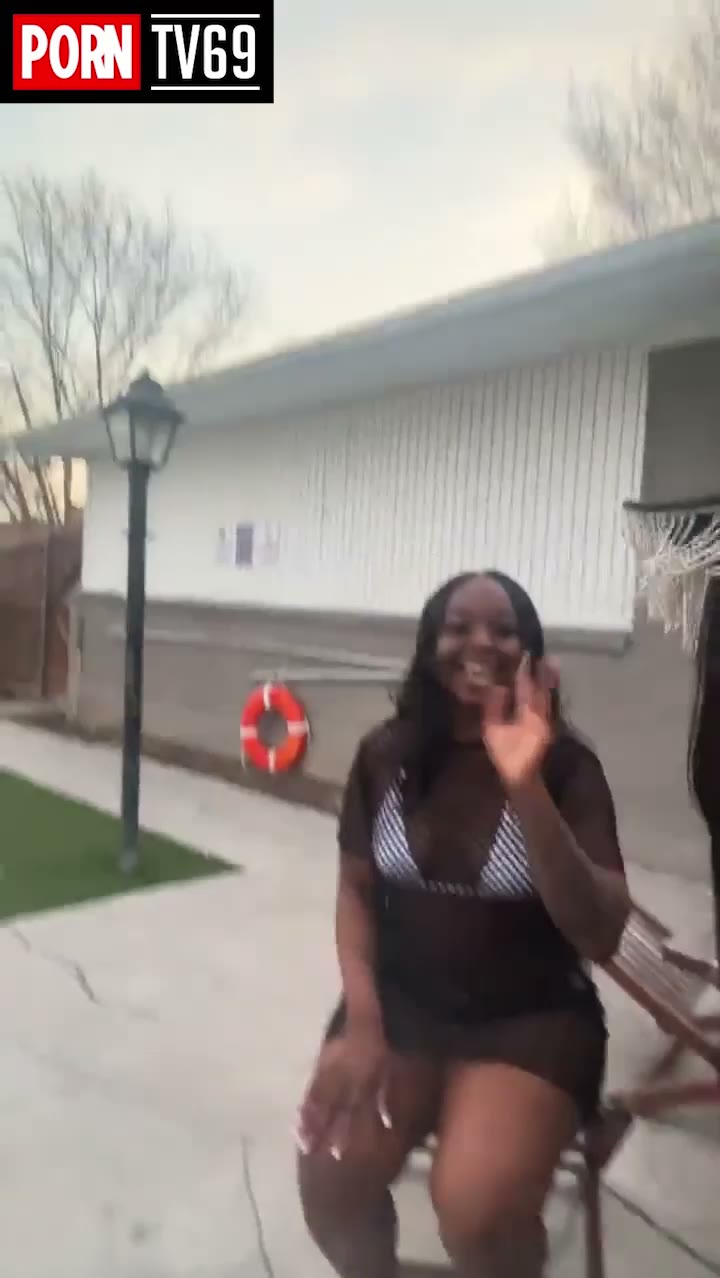 Watch Royalty Onlyfans nude video showing off her big breasts!!!
