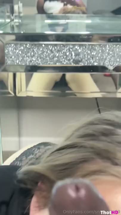 Watch Snomarie69 Bathtub Blowjob